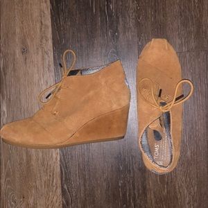 TOMs wedges